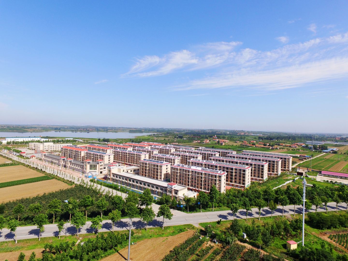 开云在线登录网页_开云（中国）城投集团莱西平度公司河头店镇龙泉湖社区项目实景图01_compressed